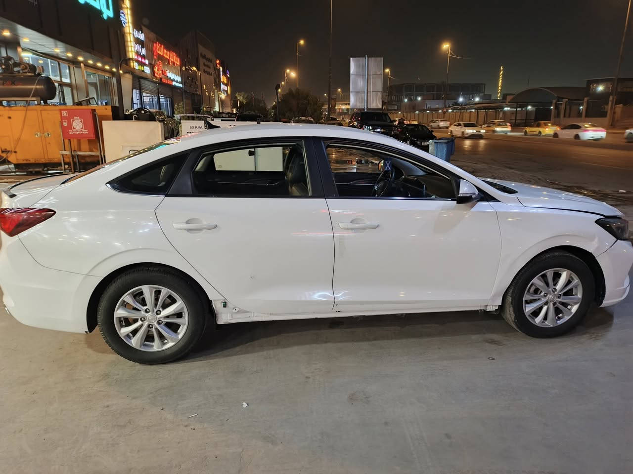 السلام عليكم شانجان ايدو بلاس موديل 2024 ابيض اللون ماشيه 69 حرة  السونار مرفق  ويا الصور بدون دواخل تصليح الشركه السعر  100 ورقه قفل كير ومحرك مكفولات وتخم تاير جديد تبريد ثلج رقمي *********** مكان السياره بغداد حي الجهاد الشراي يتصل واتساب او رقم  تعديل ع المنشور السابق بسبب عدم تواجد السونار
