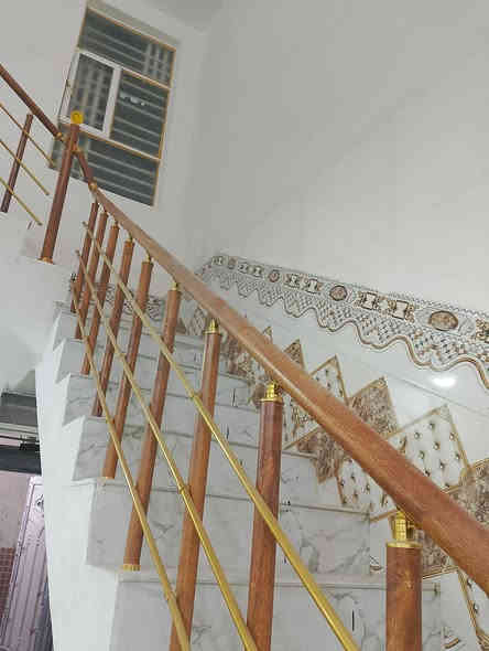 بيت 150 متر . طابقين
النجف . مقابل قريه الغدير . عمود 327 مقابل مياه نبع العتبه.  رقم الشارع 15
السعر 95 مليون وبيه مجال 
***********
***********
***********
