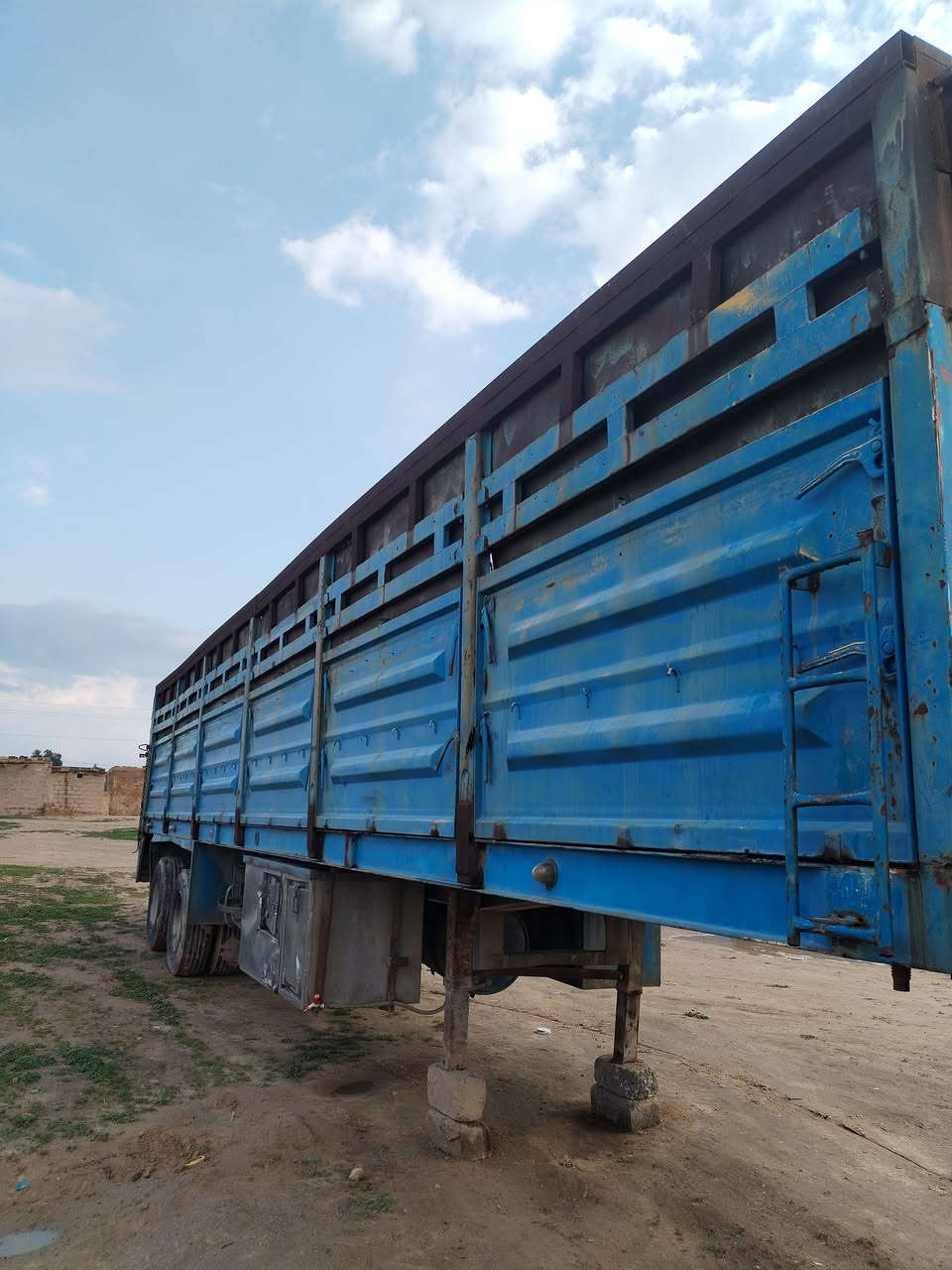 سلام عليكم ورحمة الله وبركاتة
عربانه للبيع سعر 60 المكان مفرق الشرقاط
***********
