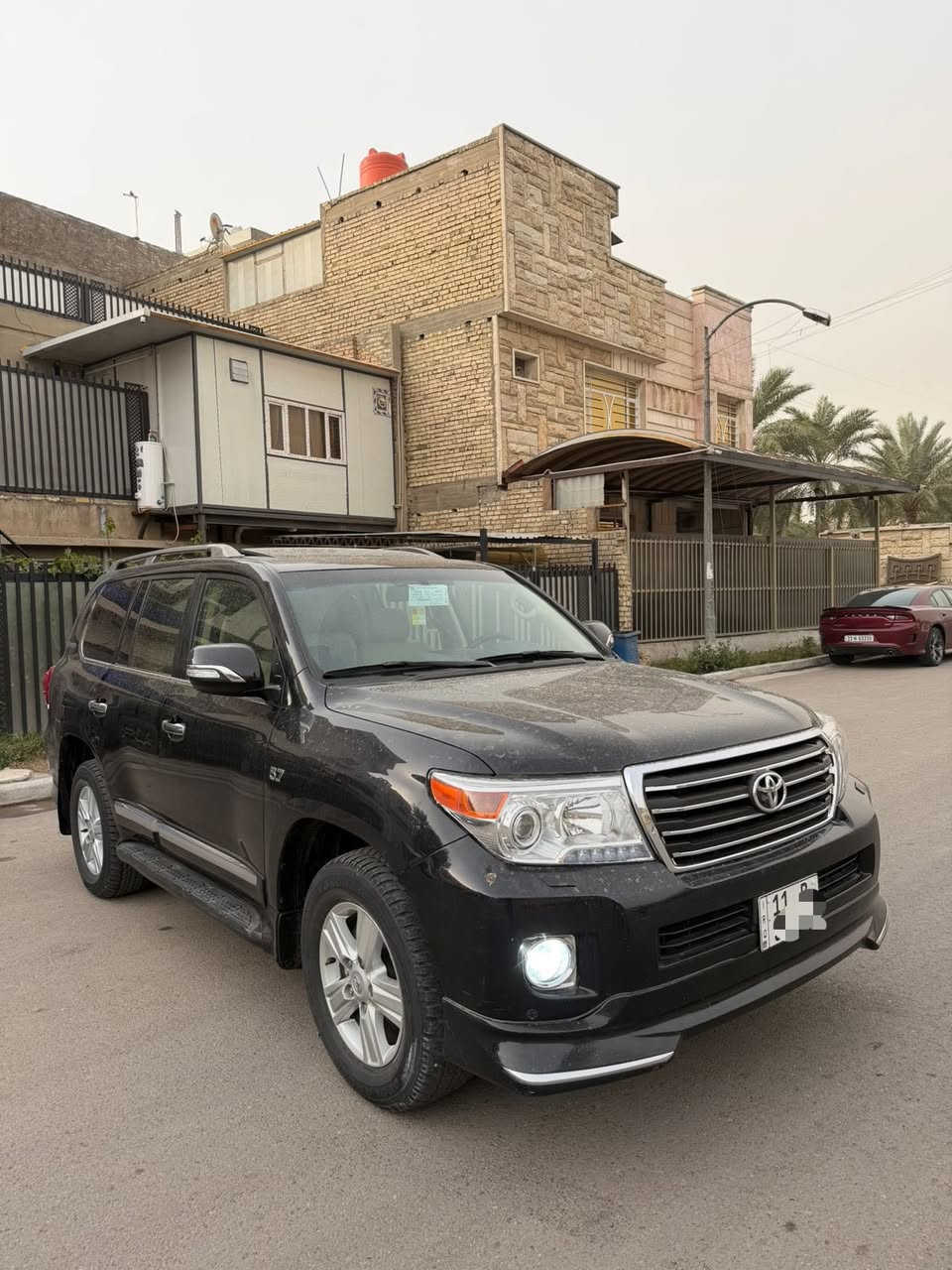 السلام عليكم 
لاندكروز ٢٠١٢رقم بغداد بسمي تحويل مباشر 
مواصفات لبريم معروفة 
مكفولة من الضربة والصبغ عدا مكانين بارد حتة دعاميات مكفولة 
مكينه 8V
ماشية 170الف حقيقي 
السعر 345وبيهة مجال بسيط 
اي استفسار ***********
مكاني بغداد قرب جامع النداء
