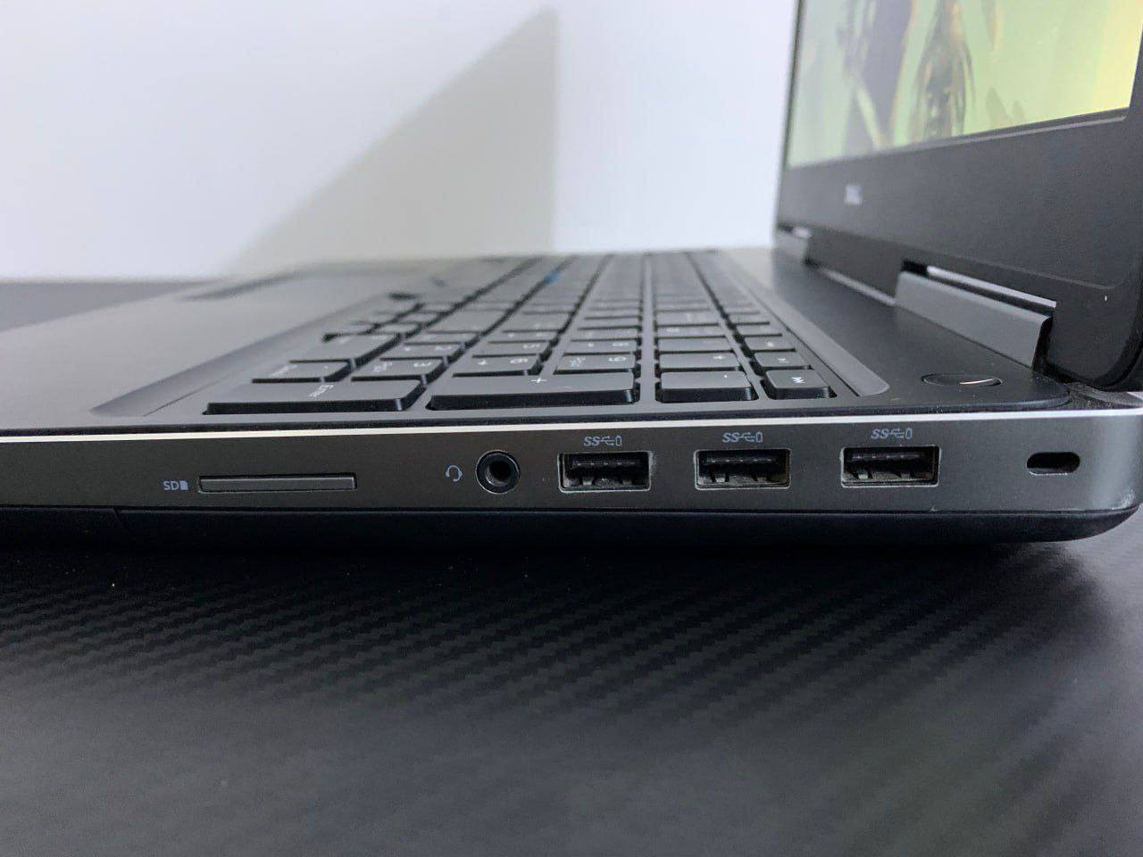 لابتوب Dell precision 7510
‏مناسب للدراسة والبحوث والبرامج الهندسية القوية
‏وكذلك قويه للالعاب 
‏المعالج/ Core i7 6820 HQ 
‏كرت الشاشة /NVIDIA QUADRO M1000M 2GB
‏الرام / 8GB DDR4 
‏المعالج / 256GB SSD M.2
‏حجم الشاشة / 15.6 INCH FHD SCREEN 
‏
‏ملحقاته كاملة (شاحنته الاصلية، ماوس،ماوس باد،  وحقيبة)  
‏السعر 430 الف مع التوصيل 
‏انطيك ضمان 10 ايام في حال وجود اي خلل 
‏متواجد ماسنجر
‏واتساب / ***********
