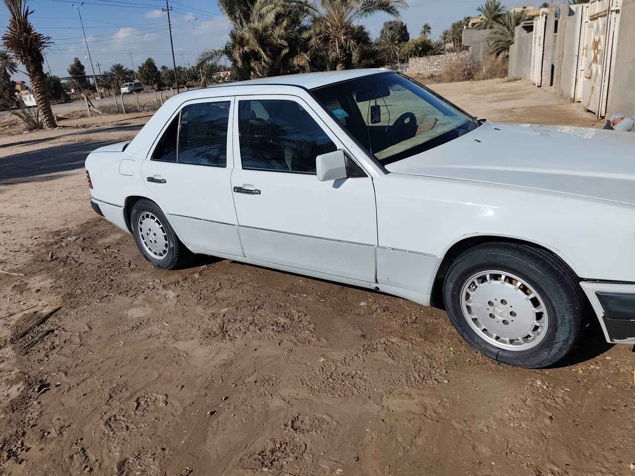 السلام عليكم مارسدس للبيع موديل 1992بلادي ومكفول تخم تاير مكينه كنكبوت جديده كشنات جلد وكهرباء تبريد ثلج  لا يتم زنون  بريك اي بي اس  سياره جديده حداديه كهربائيات باتري مكاني بابل القاسم ***********سعر 80بيه مجال
