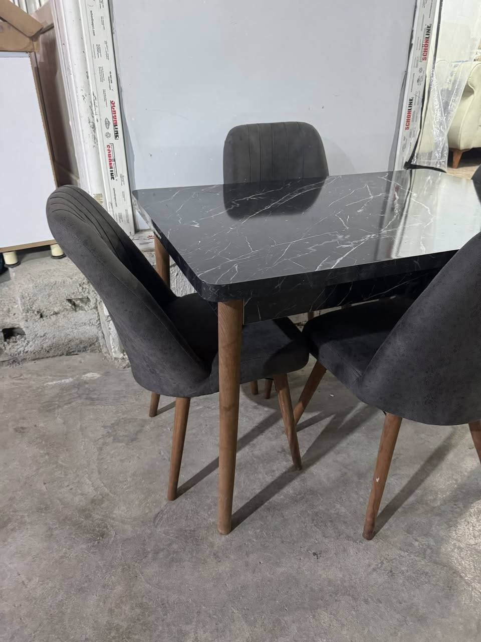 مجموعه اغراض منزليه للبيع باسعار مناسبه للستفسار ***********
