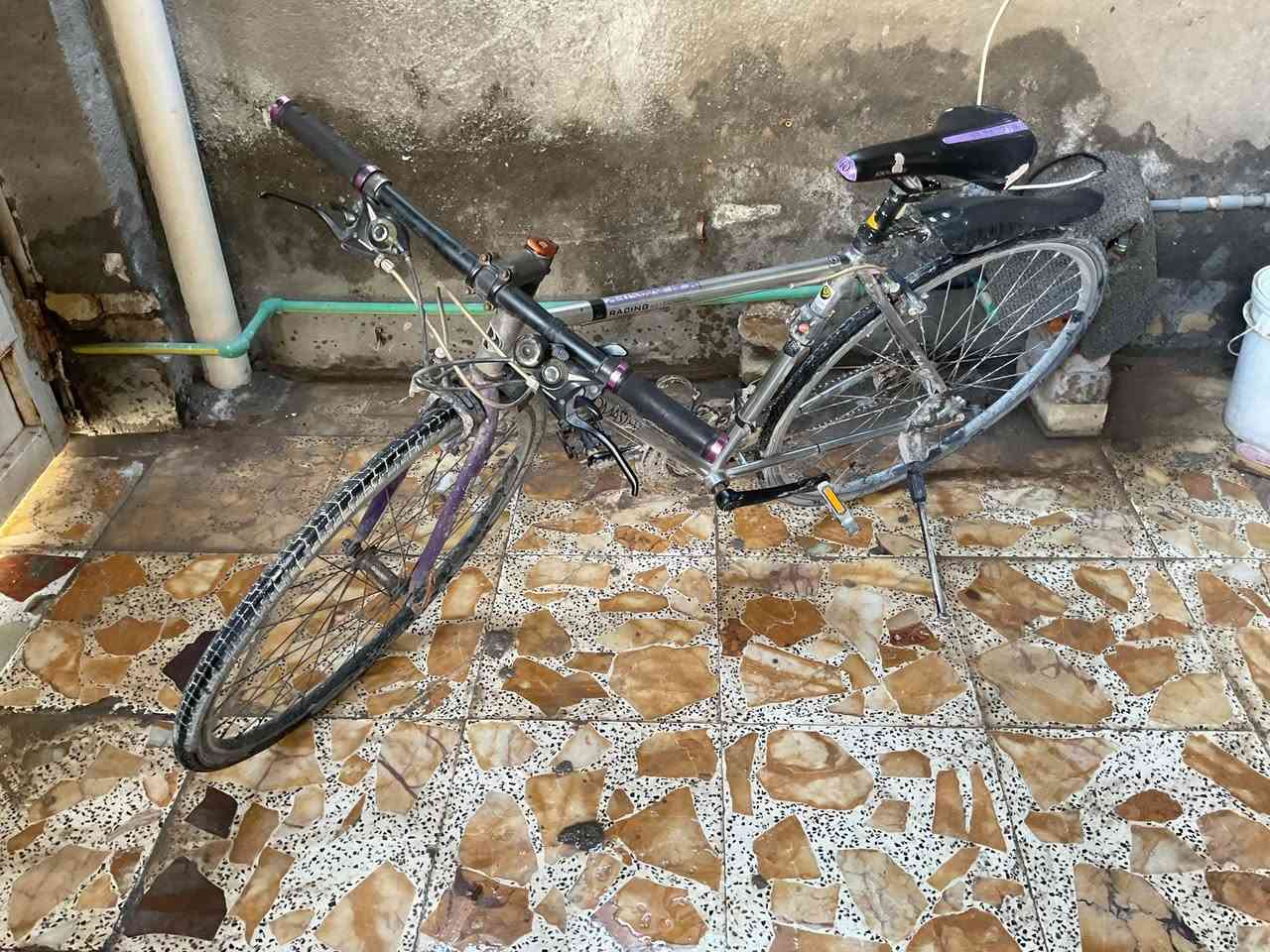 السلام عليكم
بايسكل سباقات كوري مستخدم شهر ونص ولونه رصاصي وبنفسجي وموجود تسريع وتبطيء والبريكات يشتغلن وما بيه اي ضرر +  والسعر 150 الف والرقم ***********
