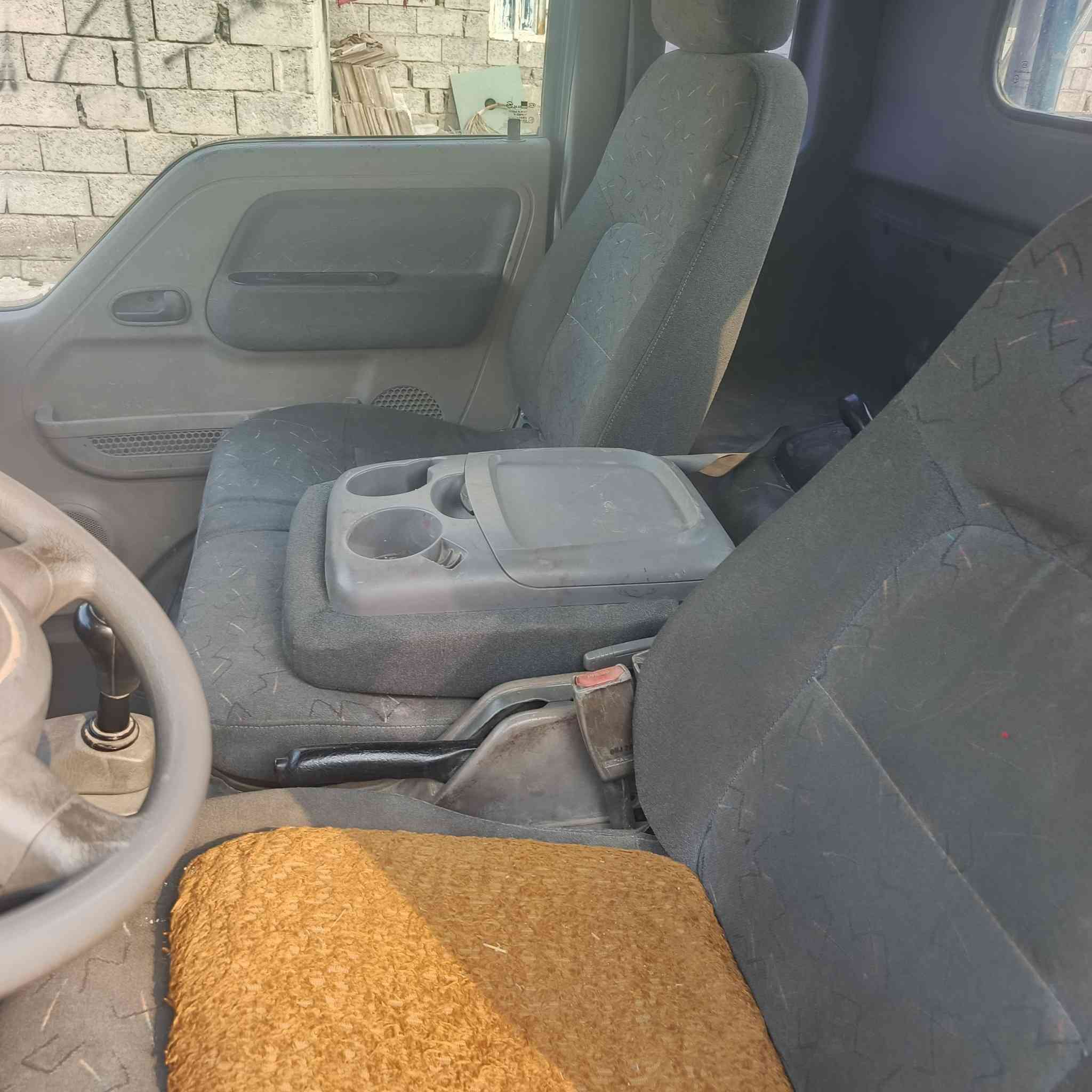 سلام عليكم فنتيه  ام عيوني الموديل 1999رقم نكليزي سنويه 29 سيارة كفاله سعر 85 وبيها مجال بسيط *********** هاذ رقمي
