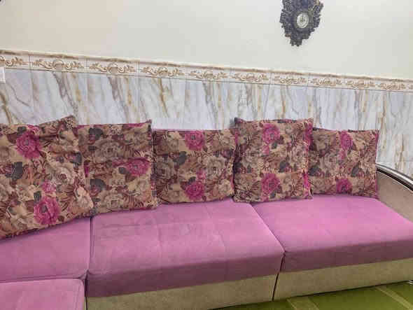 السلام عليكم تخم للبيع ديوان عشرمقاعد تركي 10 مقاعد نضيف ويا طبلة دائرية مابي اي نقص السعر 250 وبي مجال للاستفسار الاتصال ***********
