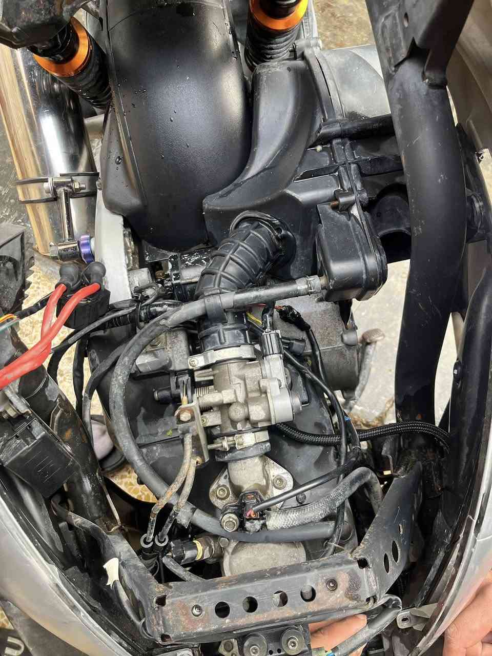 سلام عليكم سكنس فحل كوري نوزل خطين مكينه 58 شلعه ومعدل ونكره سلف بكل وقت بيه تزود
1-دبل خلفي 
2-تعلاكه 
3-كلجات امامي خلفي 
4-صالنصه رياضي 
5-ملقط 
6-جاملغ كاربون 
الدراجه ناقصه تريشه فقط !!
السعر :800وبيه مجال لشراي 
الرقم :***********واتساب
