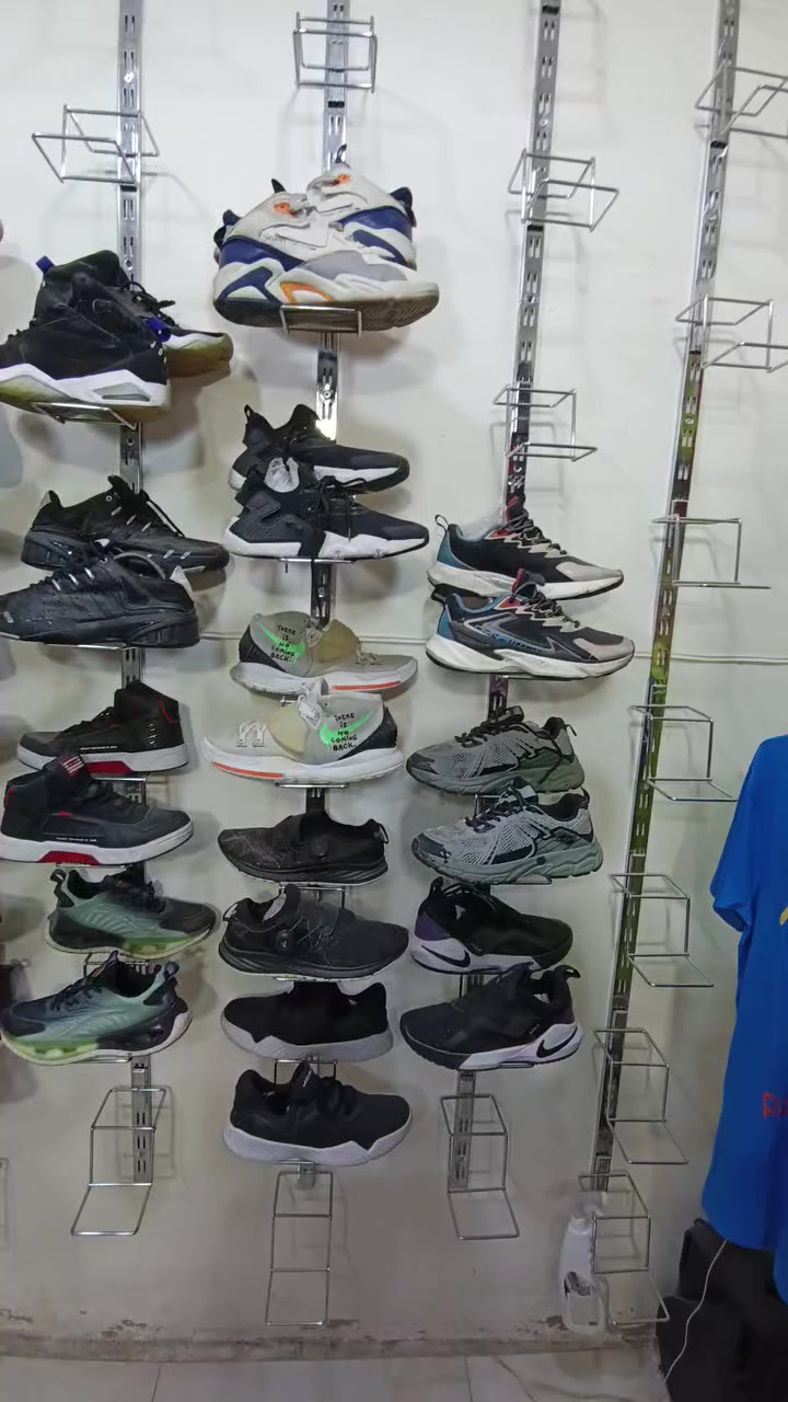 شلعه احذيه قياسات من 35 لل44
العدد 94 قطعه اخذ احساب 90 قطعه سعر القطعه 3 الاف دينار مكاني بغداد الحسينيه تقاطع الجريخي وعندي توصيل لكل محافضات العراق 
للاستفسار ***********
