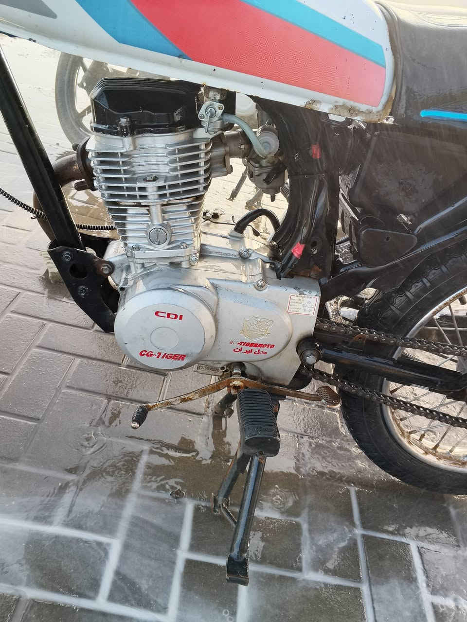 سلام عليكم دراجه ايراني ادوات مبدل بس ولفات جاهزه ماناقصها شي 300 بيها مجال قليل (***********)
