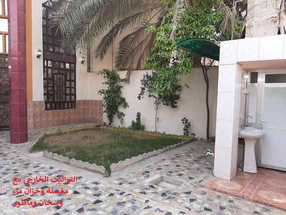 السلام عليكم

بيت كبير للبيع - السعر ٣٧٥ مليون

طابو صرف 

موقعه الزعفرانية/ خلف سوق الهوى 

(ست غرف نوم) 

البيت طابقين  ويتكون من ستة غرف نوم كبيرة جداً وصالتين واستقبال كبيرة ومطبخ وأربع تواليتات۔ البيت بناء مسلح درجة اولى ونظيف جدا وعالي الرفاهية وكما يظهر بالصور التفصيلية۔ مساحة الارض 225متر مربع والجبهة 8 متر والنزال 28 متر۔ الكهرباء ثري-فيز۔ مع خط مولد شارع وخط إنترنت ويحتوي على حديقة وطارمة طويلة تكفي لسيارتين إضافة الى وجود رصيف عريض أمام المنزل ۔ البيت مجهز بخزانات ماء عدد ثلاثة وماطور وسخان ماء عدد 2 ومراوح سقفية دفن عدد اثنان وساحبات هواء متعددة وسقف ثانوي اضافة الى جميع الانارة ومآخذ الكهرباء.

للاستفسار الاتصال بالرقم *********** يوجد واتسب.
