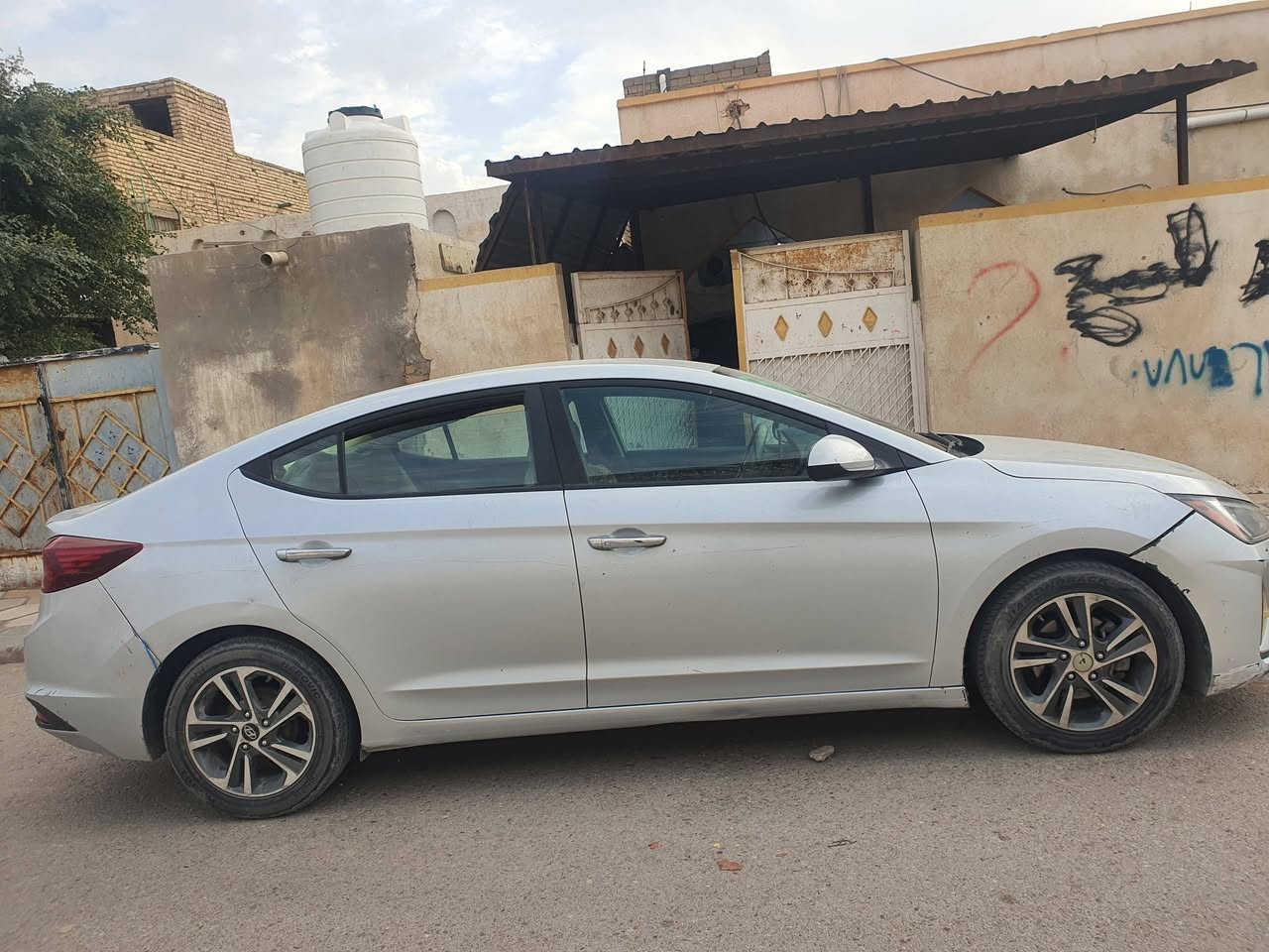 النترا
٢٠١٩
رقم ميسان محرك ٢٠٠٠
امريكي حادث بنيد وجاملق
السعر ١٢٠ وبيه مجال 
مكانها ناحية العزير 
***********
