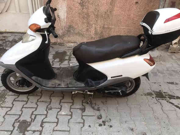 السلام عليكم سبيس ياباني مكينة ناعمة دراجة جاهزة من كل شي سلف هندر كهرباءيات كيجات قفل ستيرن قفل جنطة  دبلات تايرات بريكات بس الكفر الامامي مكسور ومصلح السعر 350 قفل مكان بغداد الاسكان ***********
