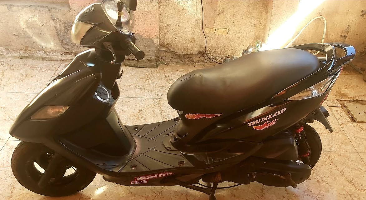 للبيع ماكس GTRثعلب سرعة ١٤٠ مكينة مكفولة من التنقيص والتبخير والنضوح كلجات نظيفة شغالة سلف وهندر كهربائيات شغالة لايت عالي ناصي إشارة دبل إشارة كلة شغال كفرات نظافة فول شرط الشلعة والمعدل.. السعر ٤٥٠ هاتف *********** بغداد الحسينية الراشدية
