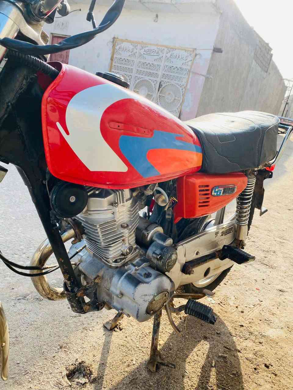 سلام عليكم  دراجه للبيع دراجه حلوه نضيفه كهربائيّات كلها شقاله مكينه مفتوحه سعرها 425 بيها مجال بصيط المكان الشافي جسر سيد علي نور لحد يدخل خاص مكلف بلنشر رقم صاحب الدراجه ***********
