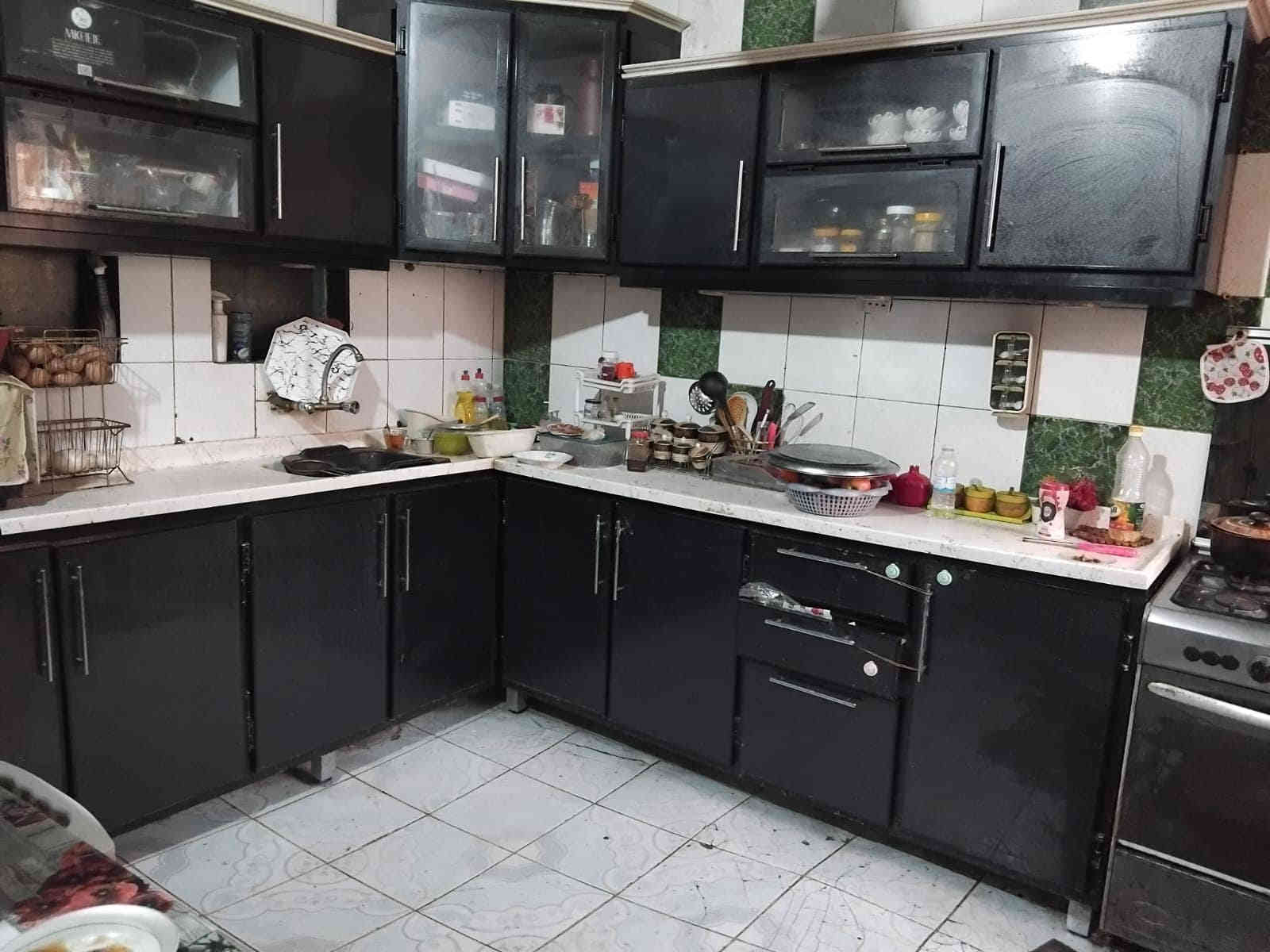 بيت تجاوز مساحه 200م غرفتين نوم وهول ومطبخ وحمام واستقبال وكراج وترك مخزن بيت صب   سعر 45بي مجال قليل زعفرانيه دور الاساتذه معهد خدمات رقم ***********واتساب
