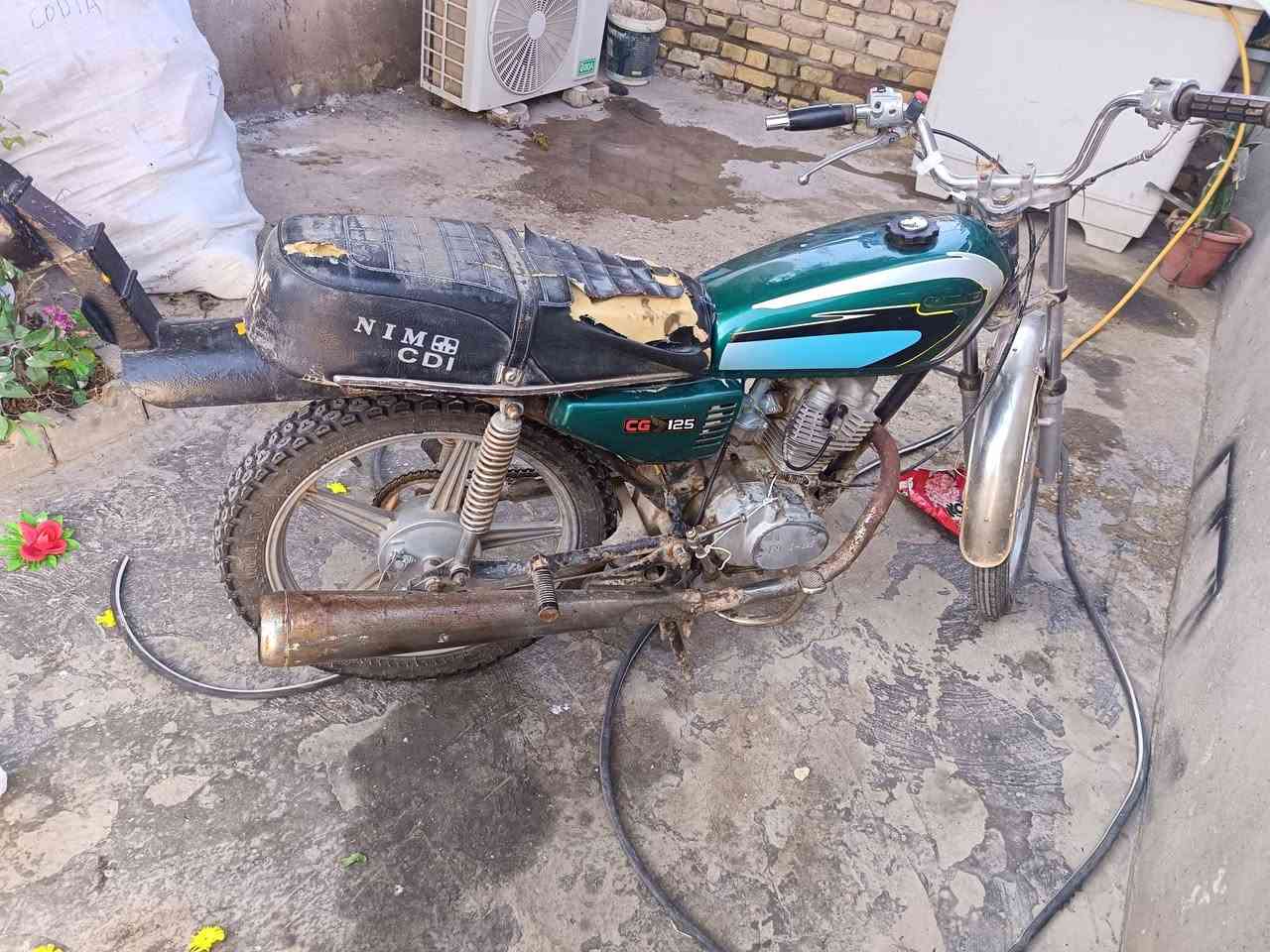 السلام عليكم دراجه للبيع كلك مكفوله سرقه وعشأر تشتغل بس كاطعه نار فقط السعر 100 مكان كوت قضاء الحي *********** للاستفسار
