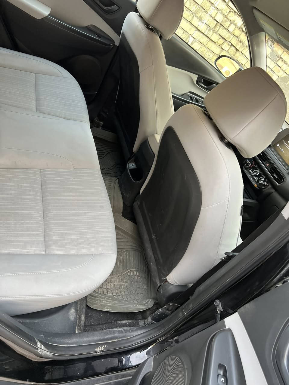 هونداي كونا وارد امريكي 2023حادث جاملغ وبنيد بدون دواخل فول ماعدا الفتحه بصمه رادارات من كل جوانب توقف ذاتي تحديد مسار تشغيل عن بعدمحرك 2000دوش كشن كهربائي السعر126$ مكاني بغداد***********
