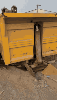 بدي علم عدد٢ للبيع ونساف ناصر احمد موديل ٢٠٠٩للبيع ٠٧٨٠٠٣٣٨٧٧٥و٠٧٧٠٥٦٦...