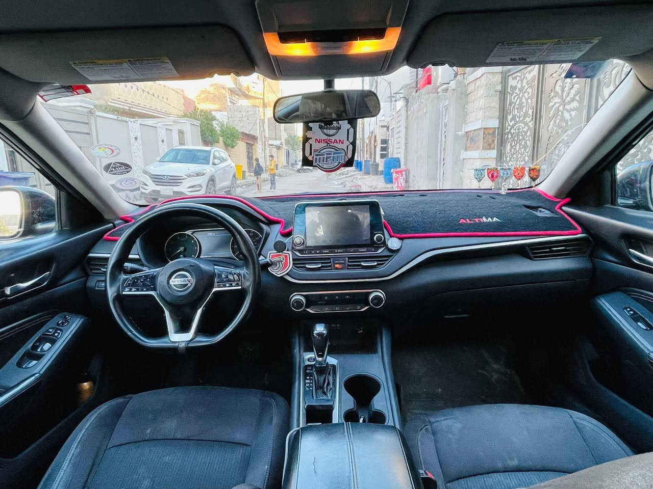 السعر 125$
بيع او مراوس حسب القناعه 
نيسان التيما موديل2020
مواصفات فات S 
شاشه
 كاميره 
بصمه شغل 
لايت لد
بصمه ابواب 
تشغيل عن بعد 
محرك  2.5
 بشرط مكينه وكير  
الضرر ٤ قطع 
ضررامريكه 
جاملغ امامي وباب صدر شي قليل  وبنيد هم شويه
رقم الهاتف / ***********
                   ***********

رقم شاصي
1N4BL4BV1LC241431
