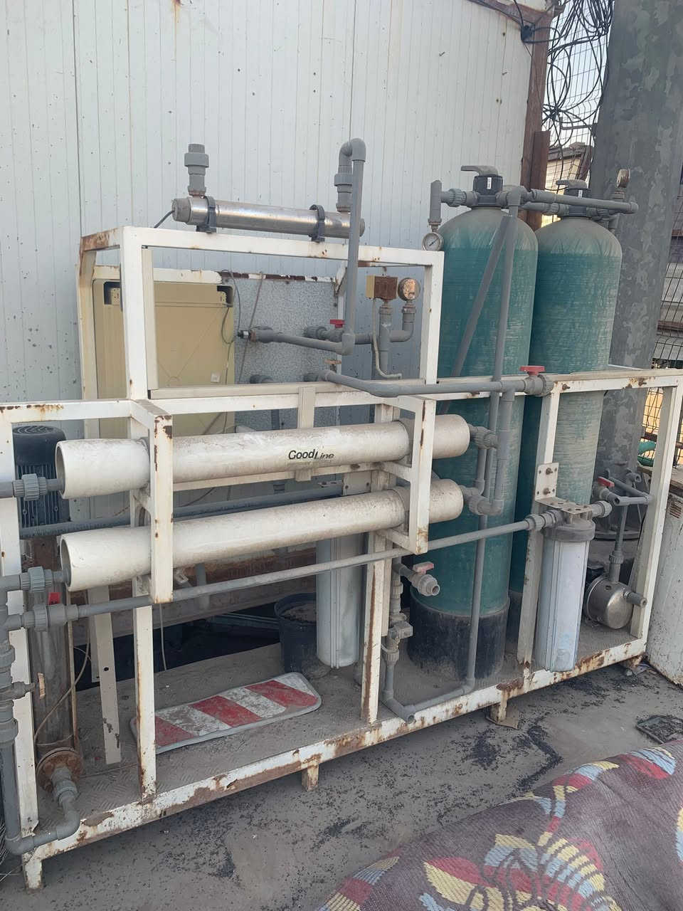 منظومة تحليه المياه متروكه غير مستعمله السعر 5مليون بيهه مجال للشراي العنوان بصره تقاطع العسكري الملعب للتواصل  ***********
