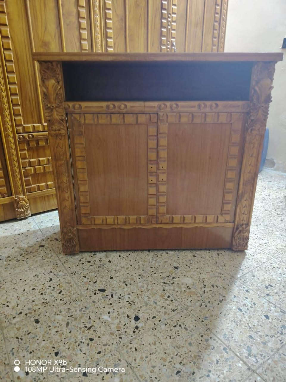 السلام عليكم غرفة5قطع نضيفة السعر900وبيهة مجال رقم الهاتف ***********
