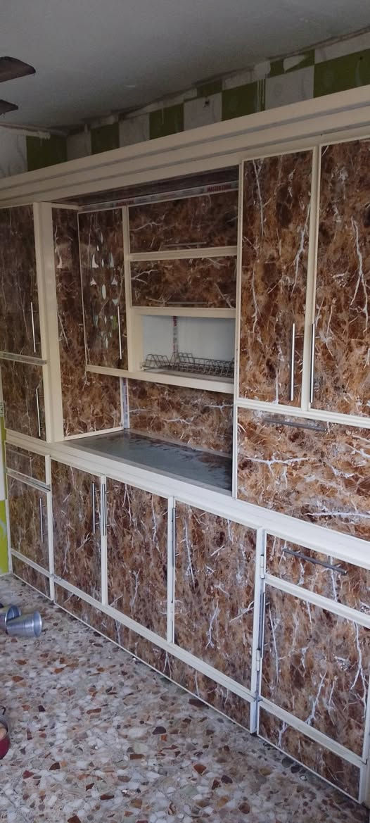 كاونتر للبيع 3 امتار ونص السعر 550 المكان مدينة الصدر/***********
