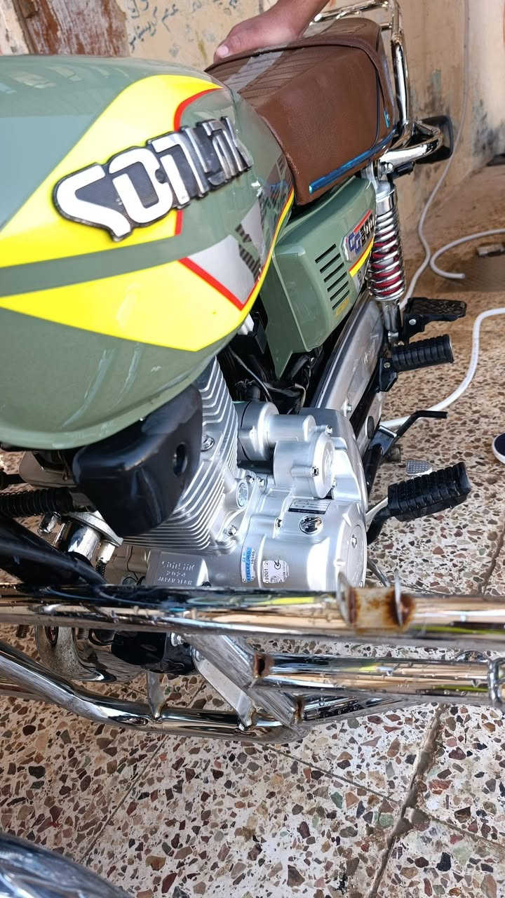 بسم الله الرحمن الرحيم..موطور ايراني موديل 24نضافه فول مكفول من كلشي محرك كفاله عامه دراجه كلش راقيه السعر 750بي مجال شي بسيط مكاني الرمادي 7كيلو ..***********
