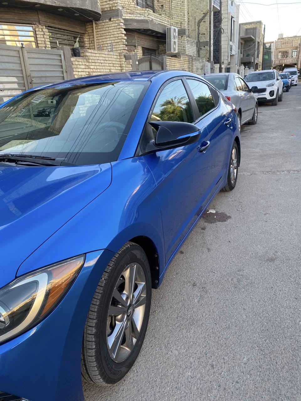 هيونداي النترا 2017 وارد أمريكي - بحالة ممتازة
• الموديل: 2017

• المحرك: 2.0L (نشاط عالي واقتصادية بالوقود)

• المواصفات:

• شاشة ذكية تدعم Apple CarPlay و Android Auto.

• كاميرا خلفية دوارة.

• أنظمة قيادة متعددة (Eco, Sport, Normal).

• تحكم ستيرن كامل + مثبت سرعة.

• نظام مانع انزلاق + حساس إطارات.

• الحالة العامة: السيارة نظيفة جداً، تبريد ثلج، كير ومحرك).

السيارة مصروف عليها تبديل كل الجوينات مال راديتر والكوع عليها ارضيه جلد مشتغلها ودركه جلد 

قبل كم يوم سويتلها غسل لغرفة الاحتراق والثلاجه والثروتل وتبديل البلكات وتنضيف نوزلات

سيارة عليها برمجة اوكتان يعني متمسع دوانز بالعادي 

وعليها فيتبام اصلي من الملك الي بحي العدل 

سياره مسويلها بوليش وعليها تلبيسات باتمان للمري ولليدات • والبارحه شادلها تخم تاير جديد 

• المكان: [بغداد]

• للتواصل: [***********واتساب فقط موجود
