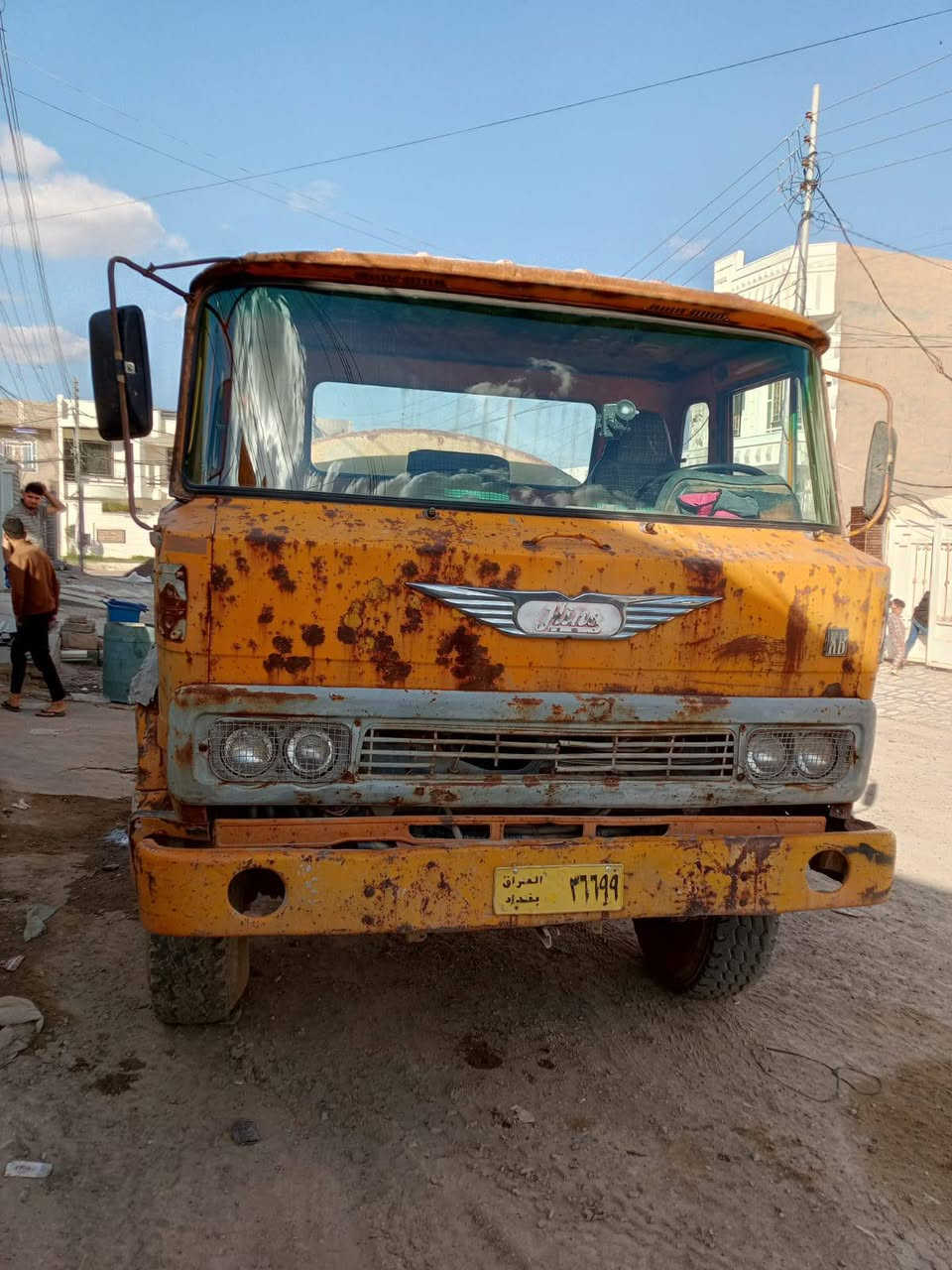 هينو٨٢للبيع مكفول كفاله عامه بس القمار يراد له صبغ  السعر ١٠مليون للستفسار الاتصال ***********
