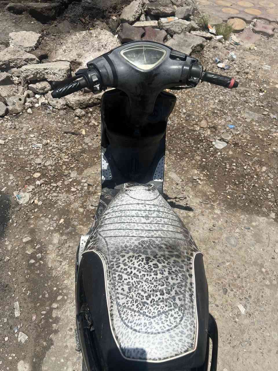 سلام عليكم دراجه ماكس عدله للبيع  الدراجه مفتوحه عوزها شوي ترتيبات سعرها 400  بيها مجال  مكاني الزعفرانيه رقم ***********
