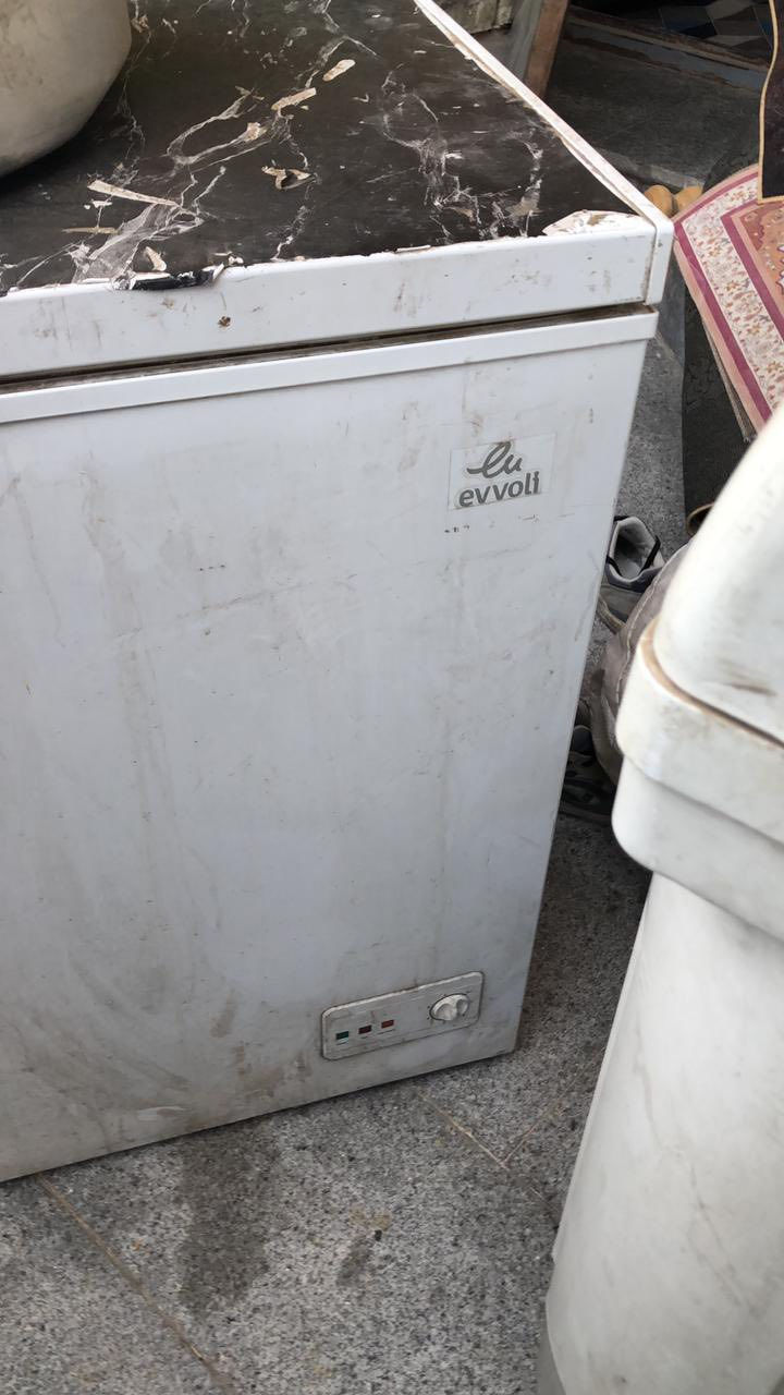 سلام عليكم مجمدات للبيع وحده عاموديه او وحده طرحيه نضيفات نضافه 80‎%‎ شغالات الشعب حي اور السعر ثنينهن ب 250 
***********
