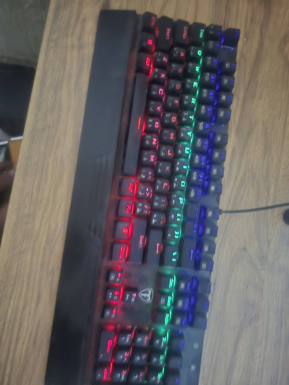 • ​المعالج (CPU): Intel Core i5-9400F
• ​كرت الشاشة (GPU): NVIDIA GTX 1660 Super
• ​الرام (RAM): 16GB DDR4 2400MHz
• ​اللوحة الأم (Motherboard): MSI B365M PRO
• ​التخزين (Storage): * SSD: 240GB (للنظام والسرعة) 
• ​HDD: 2TB (للتخزين والألعاب)
• ​مزود الطاقة (PSU): 600W
• ​الكيس (Case): كيس قيمنق حجم كبير
• ​التبريد: مبرد هوائي للمعالج + 7 مراوح (ملاحظة: 3 مراوح تحتاج تبديل)
​🎧 الملحقات الشاملة:
• ​الشاشة: Kelon حجم 32 إنج (أصلها تلفزيون HD) 60fbs
• ​السماعة: HyperX Cloud II (الأصلية)(جديده)
• ​الكيبورد: Redragon (نسخة قوية)
• ​الماوس: ماوس قيمنق
• ​اليد: يد تحكم Gamesir
• ​الـ UPS: نوع UPS 2000 (جديد)
​
• ​الحالة: استخدام شخصي نظيف جداً، الجهاز يشغل أغلب الألعاب بأداء ممتاز.
• ​السعر: 600 ألف دينار عراقي.
• ​الموقع: بغداد - بغداد الجديدة.
• ​للتواصل: *********** (متوفر واتساب ✅).
. سبب البيع التطوير
