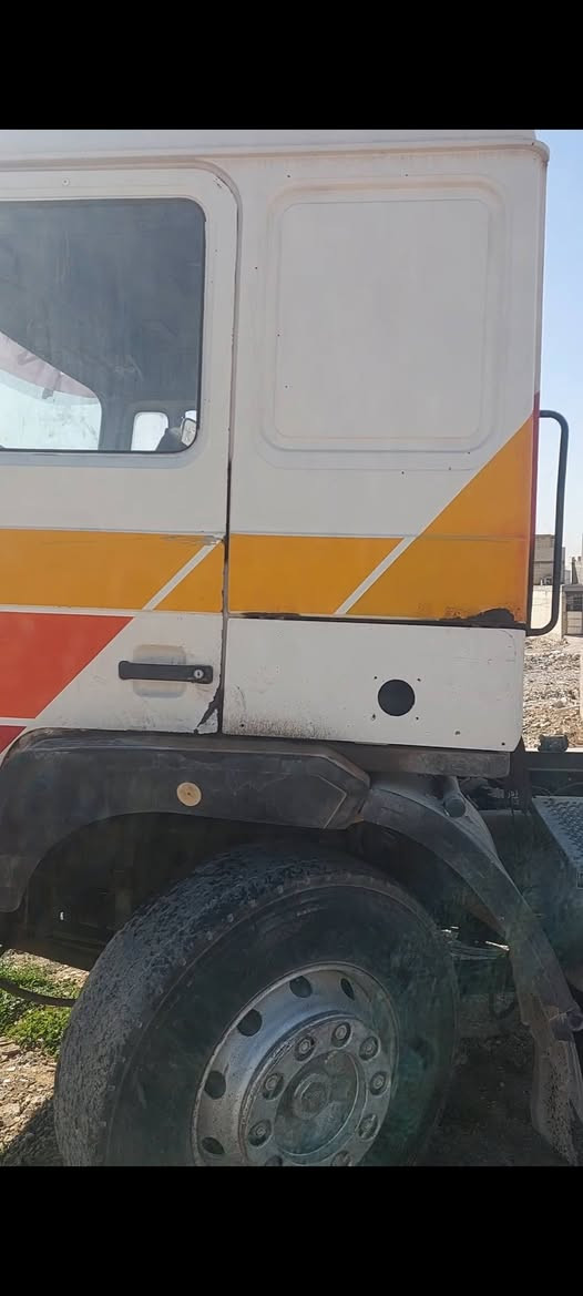 السلام عليكم راس تريلاه مان رقم بغداد مكينه بيها بخار التريلاه شغاله سعر ٣٥ مكاني بغداد الجديده ***********
