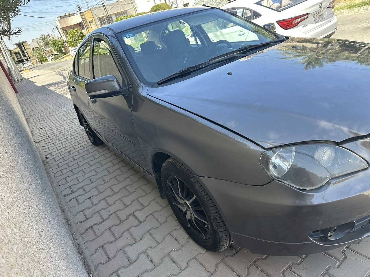 السلام عليكم ورحمة اللــﷻــه وبركاته .  بروتون بيرسونا ٢٠١٣ للبيع . عمرتها بيدي صبغ عام تخم تاير باتري غرفة كاملة وصدر امامي ، نقصها سنتر لوك ومسجل فقط والباقي كلشي شغال بيها … *********** السعر ٥٥
