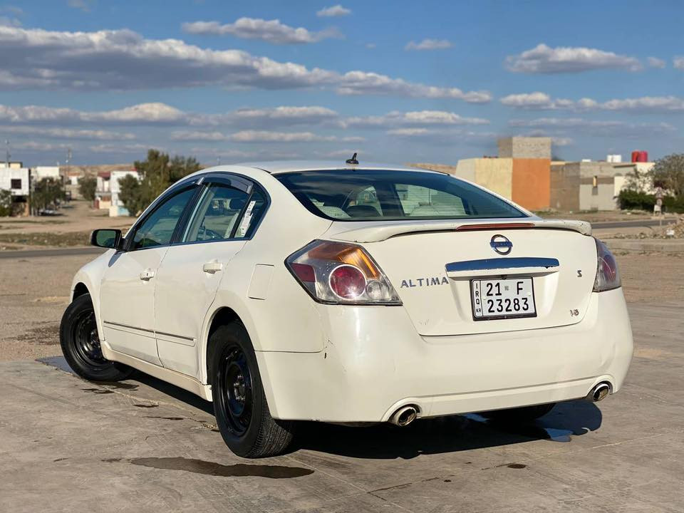 نيسان التيما ٢٠٠٨ 
سيارة فول فول مواسفات 
كشن كهرباي سقف سلايد . بصمة 
داخل فورميگا اربع جام كهرباي 
حاسات شغاله لايتات امرايه 
كهرباي كله شغاله 
سنةوي جديد رقم جديد بسمي
گير و محرك مكفول كله جديد 
سيارة جاهز تبريد شغال 
صدر امامي خلفي جديد 
بيها ٣ قطع صبخ و نص بدون دواخل 
 
سعر ٦٩ ورقه
0772 843 0350
