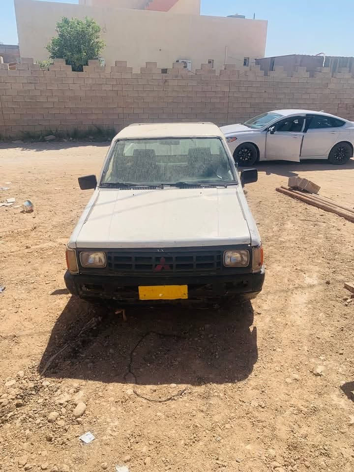 من رخصة الادمن
بيك اب مسيوبيشي موديل 88
رقم ديالى 
كاملة السيارة جاهزة مكفولة من كير و محرك مجفت جديد 
والسيارة ما مصبوغة 
للاستفسار اكثر 

***********
