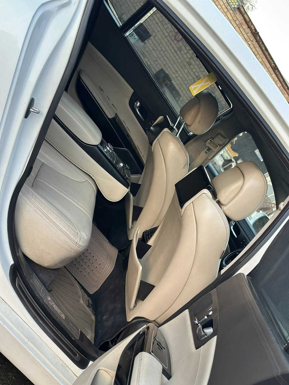 للبيع سيارة كيا كورس موديل 2013 خليجي
السيارة فول مواصفات الفئه الاوله 

المواصفات

1- كيا كورس موديل 2013 خليجي  

2- محرك 6 سلندر 3800 

3- ويل كب حجم 18 اصلي وكالة عدد 5 ويل كب 

4- ابواب السيارة ال4 شفط كهرباء 

5- قبق جنطة كهربائي شفط

6- مرايا جانبية كهربائية شفط مع السويج مع حساسات الاجتياز الجانبية 

7- بصمات ابواب عدد 5 ابواب وجنطة 

8- حساسات امامي خلفي اصل 

9- السيارة 4 كاميرات امامي وخلفي ومرايا 

10- لايتات زينون عالي ناصي مع كشافات دعامية LED 

11- بخاخات لايتات 

12- بردة خلفية كهربائية اصل مع بردات اصلية للابواب الخلفية

13- فتحة سقف سلايد روف 

14- مرايا جانبية حساسة وعاكسة للضوء العالي 

15- غرفة السيارة جلد بيجي اصل 

16- كشنات الصدر تحكم فول كهرباء والتحكم داخل الابواب مع ذاكرة كشن

17- كشنات السيارة ال 4 تدفئة وتبريد

18- شاشات اصلية في الكشنات الامامية لعرض ال DVD 

19- تحكم ستيرن جهتين متكامل بلوتوث وحاكية وتحكم صوت وسرعة 

20- رادار امامي لتثبيت المسار والسرعة ومانع التصادم

21- كشنات خلفية واسعة جدا مع تحكم بمجموعة من الايعازات في اللوحة الخلفية 

22- تحكم في التبريد والشاشة الرئيسية والبردة الخلفية من المقاعد الخلفية 

23- تحكم كهرباء في الكشنات داخل الكشن تحكم اضافي 

24- تحكم كهرباء في الكشنات الخلفية 

 

26- وضعيات قيادة عدد 3 طبيعي واقتصادي ورياضي 

27- ستيرن كهربائي الحركة 

28- مع مجموعة  من الايعاز في هذا الموديل

سيارة مكفولة كفالة عامة السعر 175الشراي يتصل *********** العنوان بغداد الكاظميه
