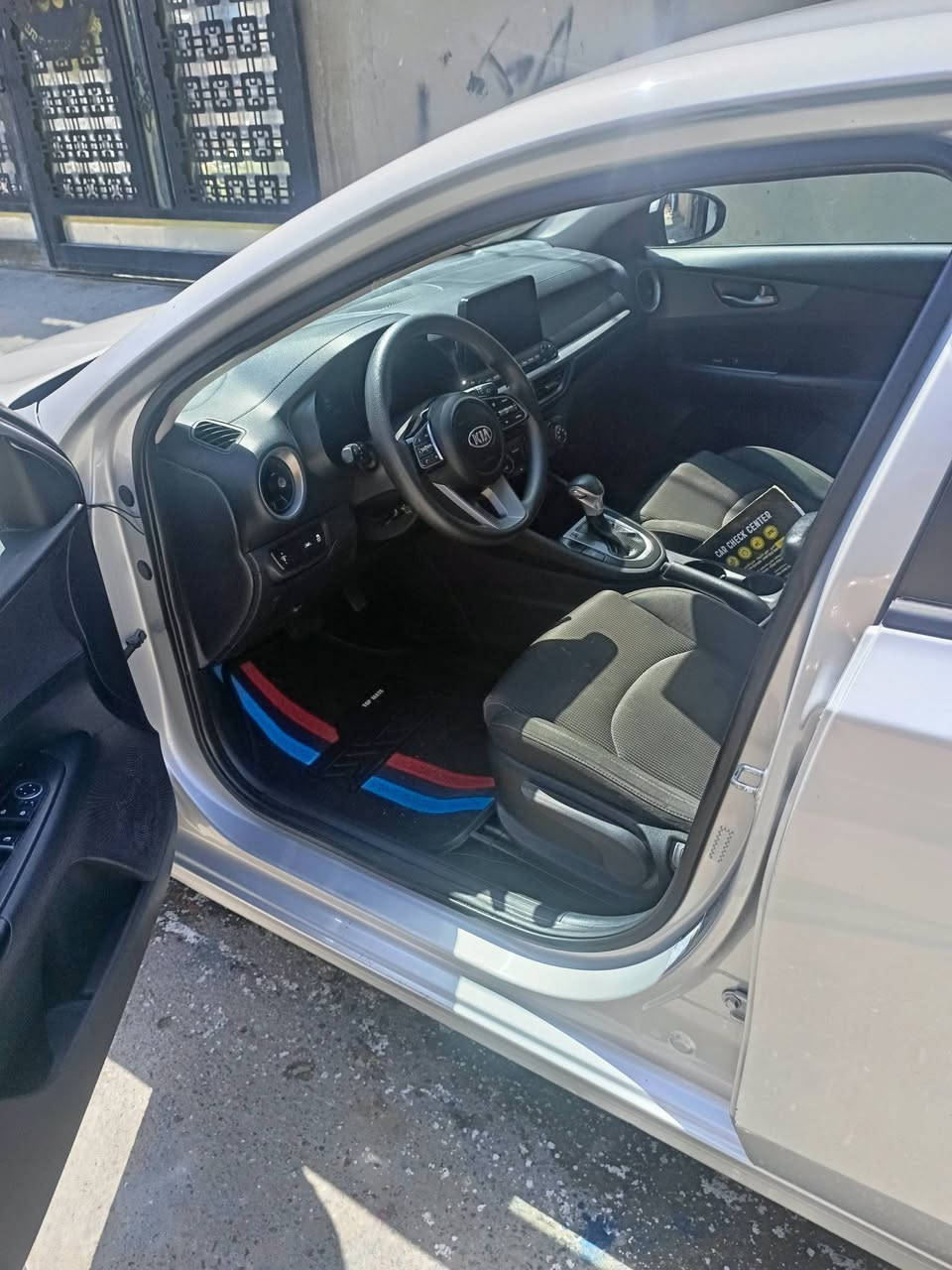 سلام عليكم للبيع كيا فورتي مديل 2020 رقم بغداد E جديد ..وراد امريكي ..حادثها بنيد وجاملغ ...مكينه 2000
السياره جاهزه مال جناي     ... مكاني بغداد الورفلي ❤️ 
الرقم ***********          غير متواجد عل نت 😉 
الرقم ***********.       تحويل مباشر بسمك 😇 
                    اتصل واني خادم 😇
