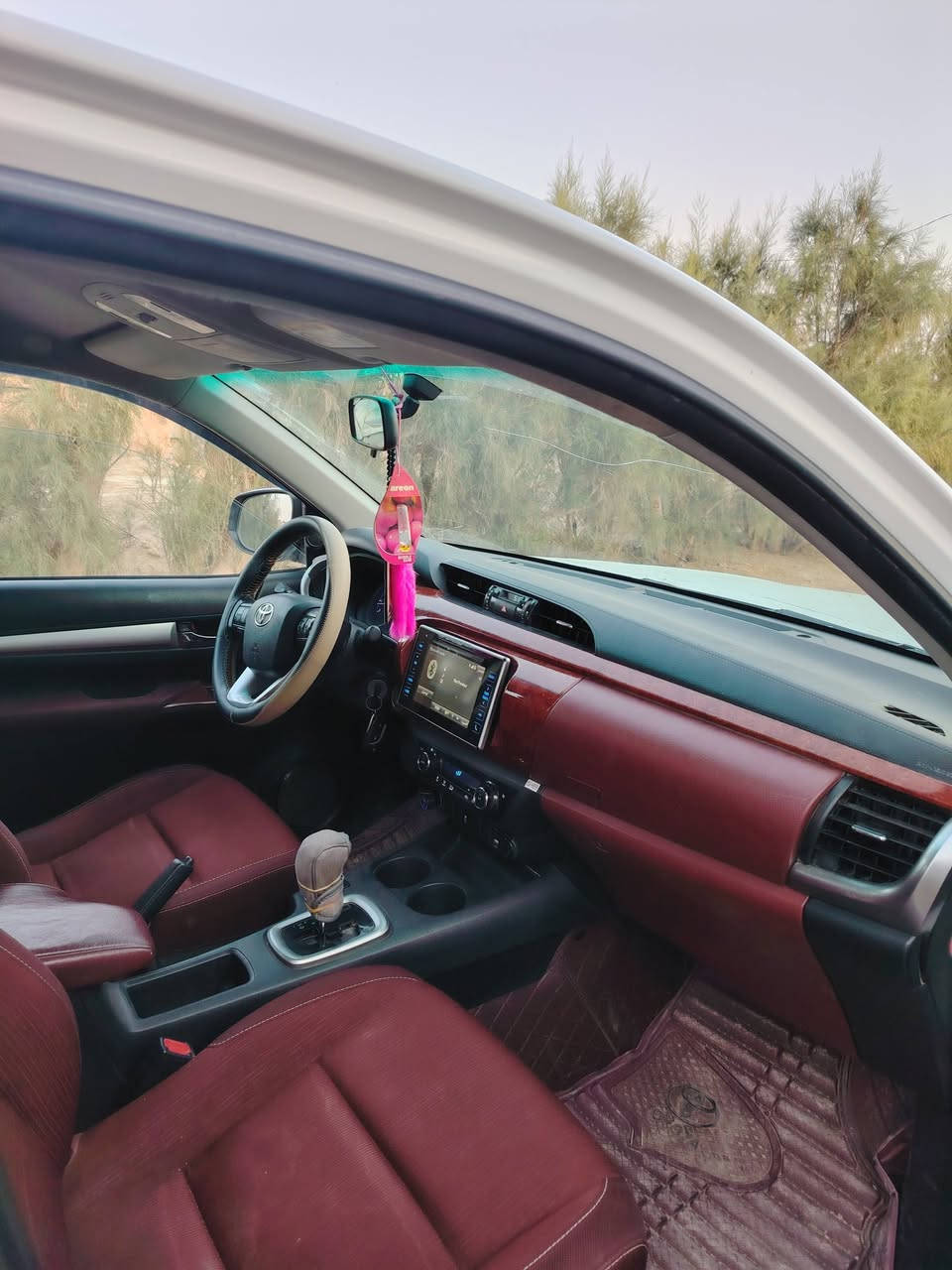 سلام عليكم هايلكس ناصي اوتوماتيك موديل 2017 ثاني يوم ادورلك  مكفوله من بارد وتبديل اوفتح مكاني الحمزه الغربي منطقت الغزالي ماشيه 183 رقم التلفون  ***********
