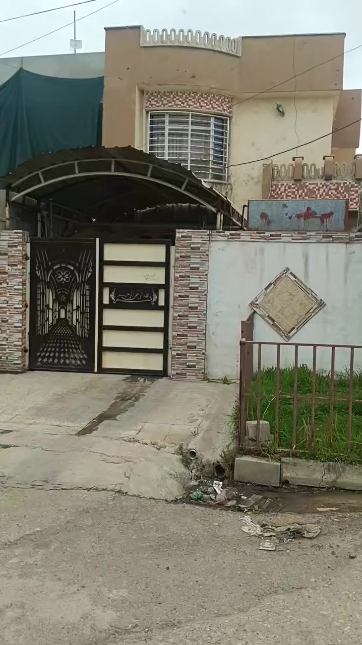 دار للبيع غربي المساحه 250مترالوجه 12ونص متر موصل حي الصحه قرب جامع السورجي غفتين  نوم وهول ستقبال مطبخ مشتملات الطابق الثاني غرفة نوم وبيتونه الغرفه 6 رقم الهاتف ***********رقم الهاتف ***********الاستفصارعل خاص+4
