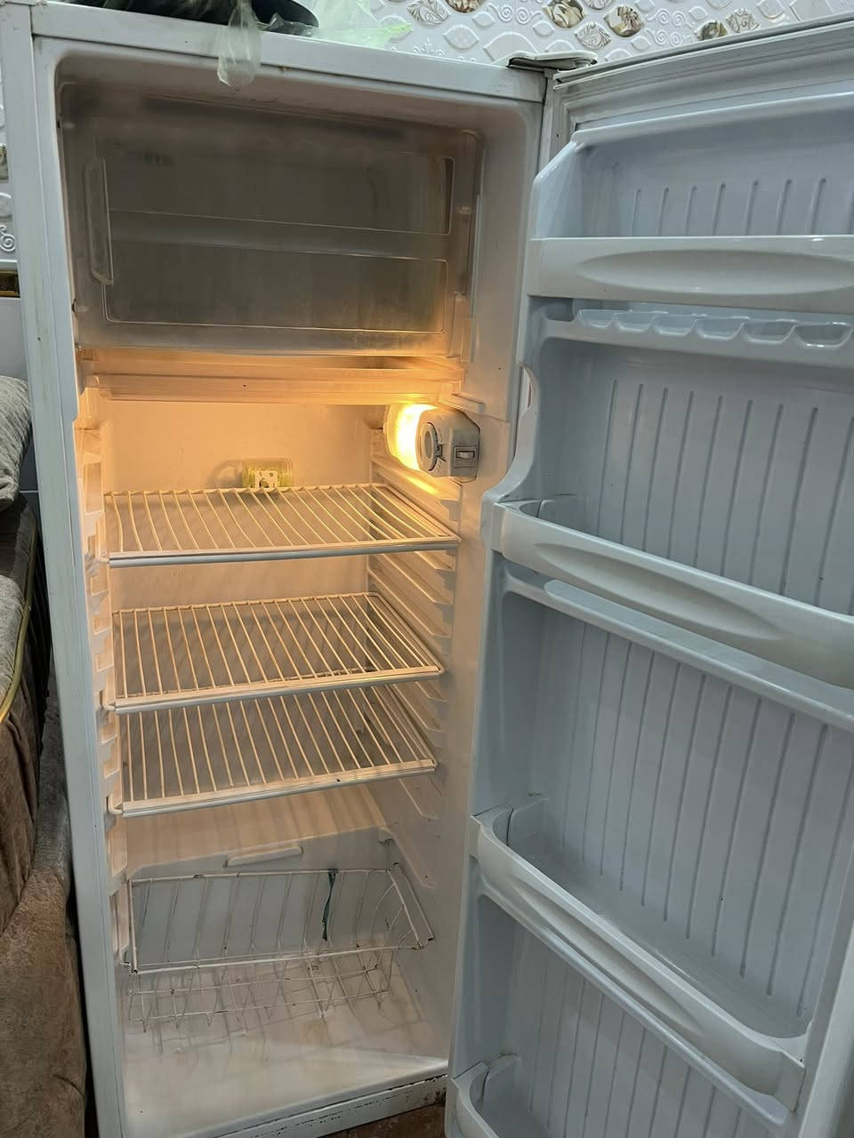 ثلاجة للبيع ب150وبيها مجال ‼️‼️


**إذا كنت صاحب هذا الإعلان وتريد حذفه لأي سبب، رجاءا أرسل رسالة إلى الدعم الفني**