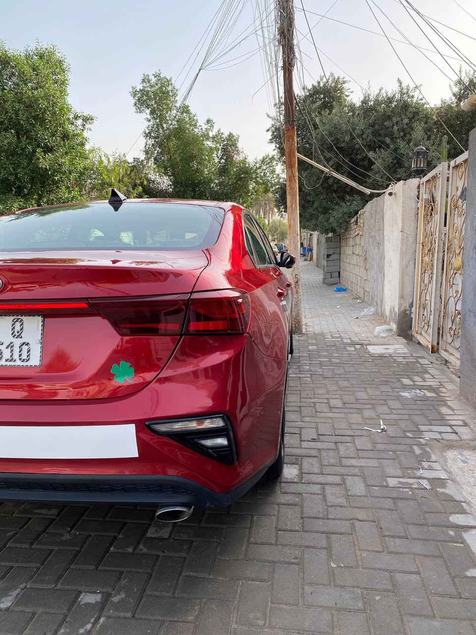 كيا فورتي موديل 2019 لون احمر وارد امريكي رقم بغداد انكليزي جديد هزة جديدة حادثها بنيد بدون دواخل باقي السيارة مكفولة لغود شواصي مكينه مكفولة من الفتح كير AT مكفول مواصفات السيارة 
1_شاشة اعطال ومعلومات بل دشبول 
2_تحديد مسار 
3_قيادة ذاتيه
4_ كامرة دوارة +شاشه كبيرة 
5_ رادار مانع تصادم 
6_ حساسات امامية +خلفية
7_ ثلاث انضمه قيادة 
8_ اربعه دسك 
9_ ويل كب + تخم تاير جديد 
10_صدر امامي خلفي جديد
11_تبريد مناخين منفصل 
 دواخل السيارة كلها جديدة ومكفولة بدون اي نقص مكاني بغداد الشرطة الخامسه السعر 127 ورقه وبي مجال ***********
