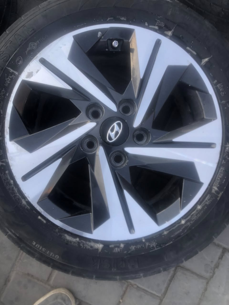 حجم ١٦ النترا اصلي مع التايرات ٣٢٥ الف بغداد غزاليه بيع او مراوس ***********
