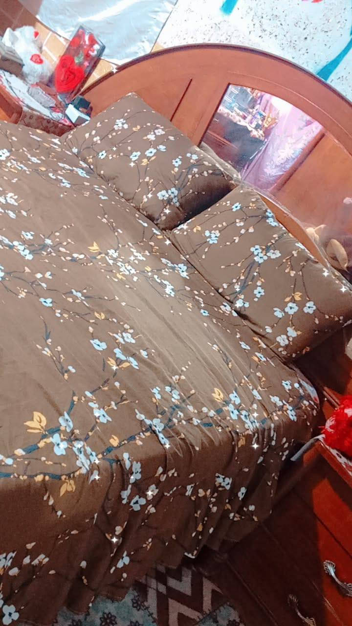 سلام عليكم غرفه طابقين للبيع كامله مكمله شوفت لعين مكان لقبله قفل مو مال مداهر ٨٠٠)***********
