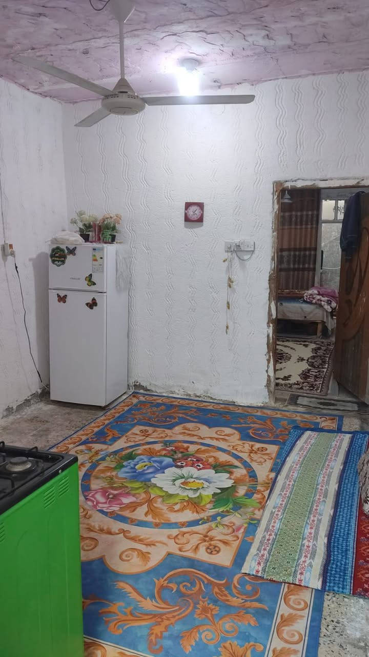 بيت للبيع  ٥٠ متر سند ٢٥  غرفه ومطبخ وتخاريج ومكشوفه مكانه علوة الفحل قريب الجسر الامام علي يم حلاقه سيد امير  قريب على شارع رقم الموبايل ***********
