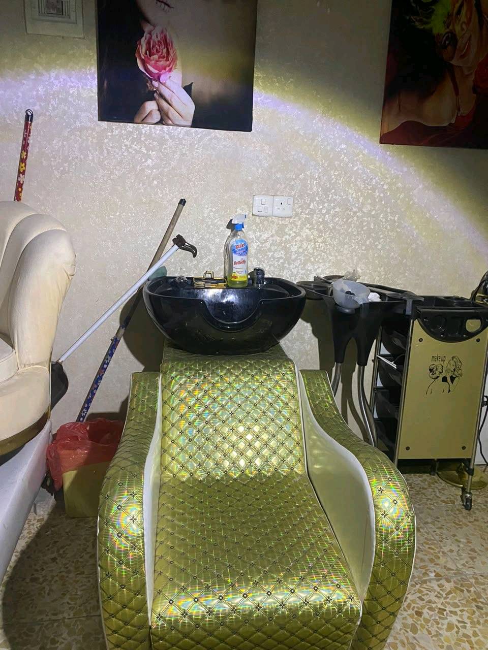 💇‍♀️ للبيع صالون مع جميع أغراضه

📍 الموقع: النجف – بداية حي ميسان، قرب أسواق دينار ودينارين، داخل مجمع الرحمن التجاري.

✨ اسم الصالون: نازك بيوتي.

💰 السعر: 6 ملايين دينار، وقابل للتفاوض بحدود المعقول.

للاستفسار والمعاينة، راسلني على الخاص.