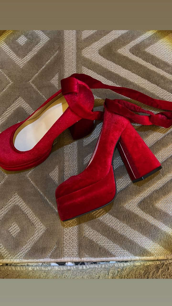 شلعة احذيه بسعر مناسب التواصل واتساب ***********
