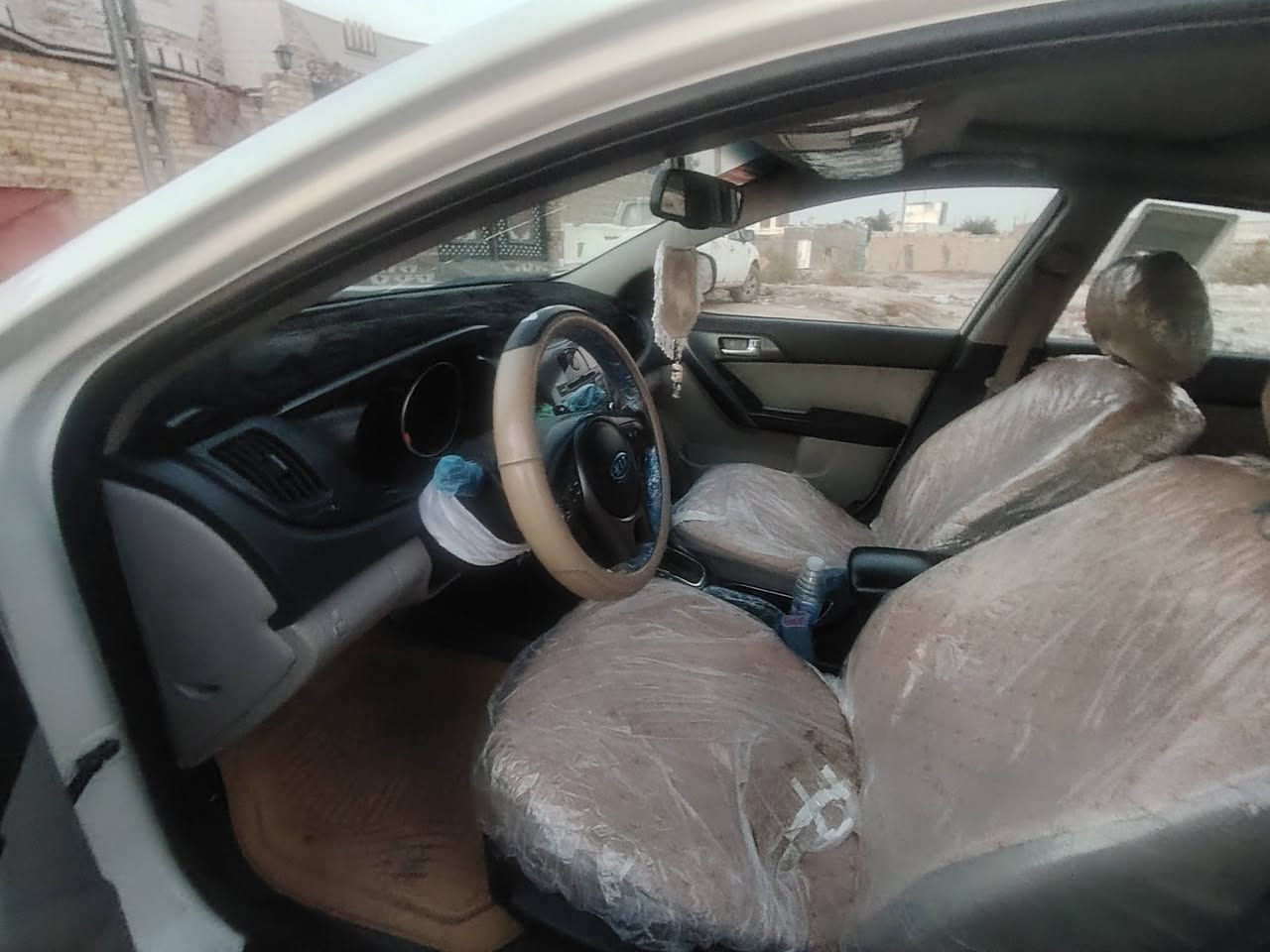 سلام عليكم سيراتو موديل 2013 كفاله سياره حداديه تخم تاير مكينه كلهن شرط رقم  بغداد بيع 
او مراوس بيكم كريت ويل صيني سعر 118 سياره وارد خليجي مكان الحمزه الشرقي ***********
