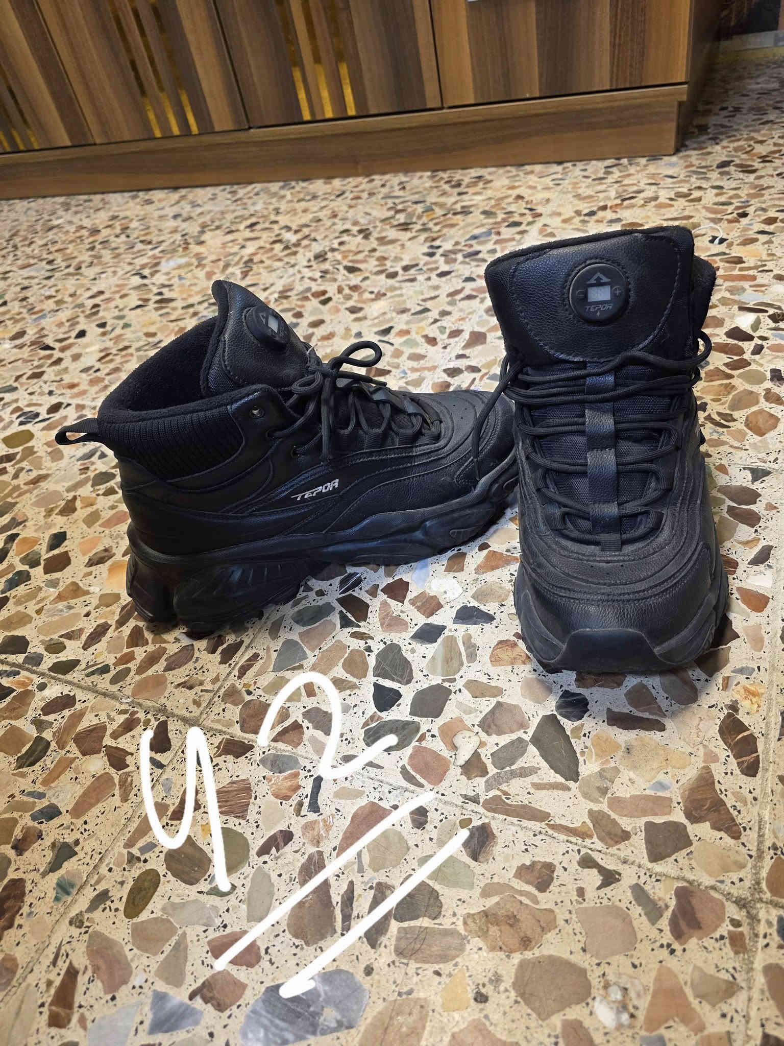 مرحبا اصدقائي بيع شلع فقط
قطع اصلية نظافة فول الفول بلنسياكا عدد ٢ اصليات كلهن قياساتهن  مكتوب ع الصور توصيل ماعندي مكاني شعب ***********  كلهن ب 125 قفل قفل
