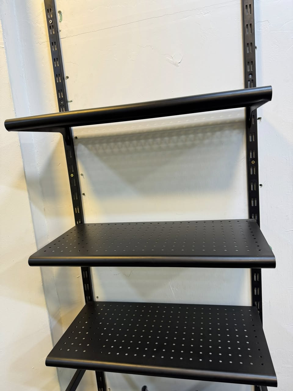 السلام عليكم بوري تعليك 10 قطع طول البوري 3 متر يجي ويا القاعده مالته ستاند الطالع عرض القطعة 60 سم متوفر12 قطعه والستاند الطاب 7قطع 
بوري تعلاكة بي فواصل 7 قطع بوري سجه 5 قطع 

رفوف حديد موديل الحديث 15 رف 
تعلاكه شامو 94 قطعه 

رقم التواصل واتساب 
***********
